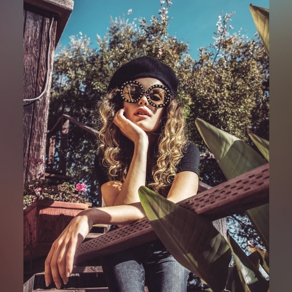 ALICE + OLIVIA Bel Air Round Bling Sunglasses Sunburst Pearl Trim - Picture 6 of 7